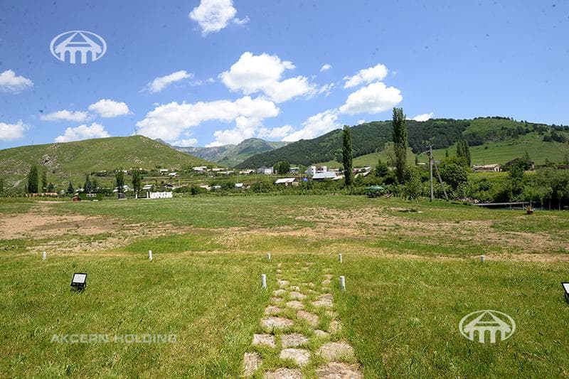 Land · 14,290 m² · v. Artavaz