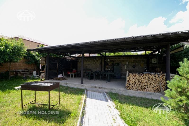 Особняк · 5 комн. · 380 м² · Аван