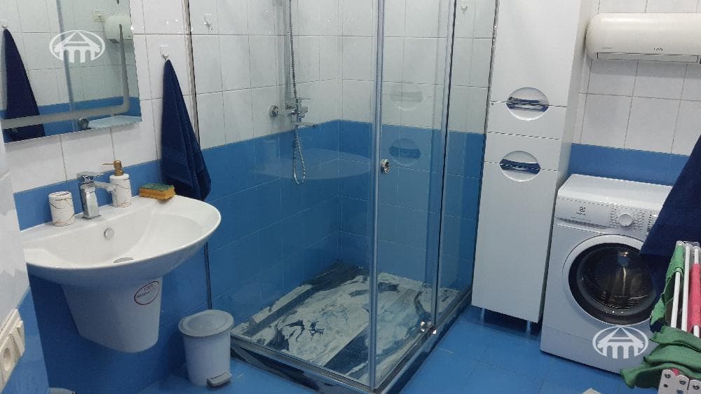 Квартира · 3 комн. · 90 м² · Кентрон