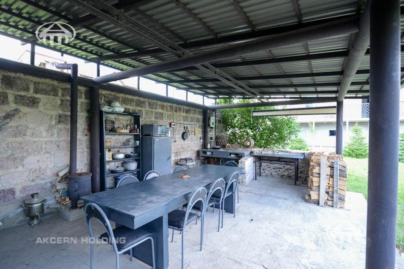 Особняк · 5 комн. · 380 м² · Аван