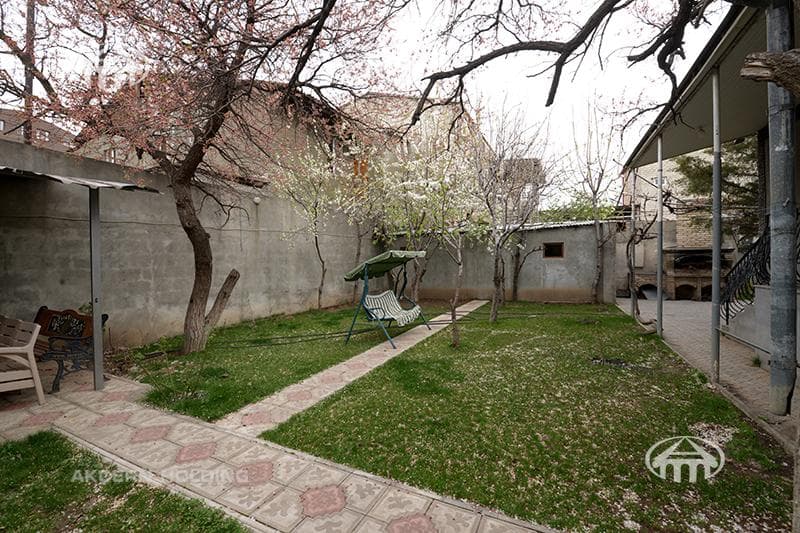 Особняк · 5 комн. · 270 м² · Арабкир