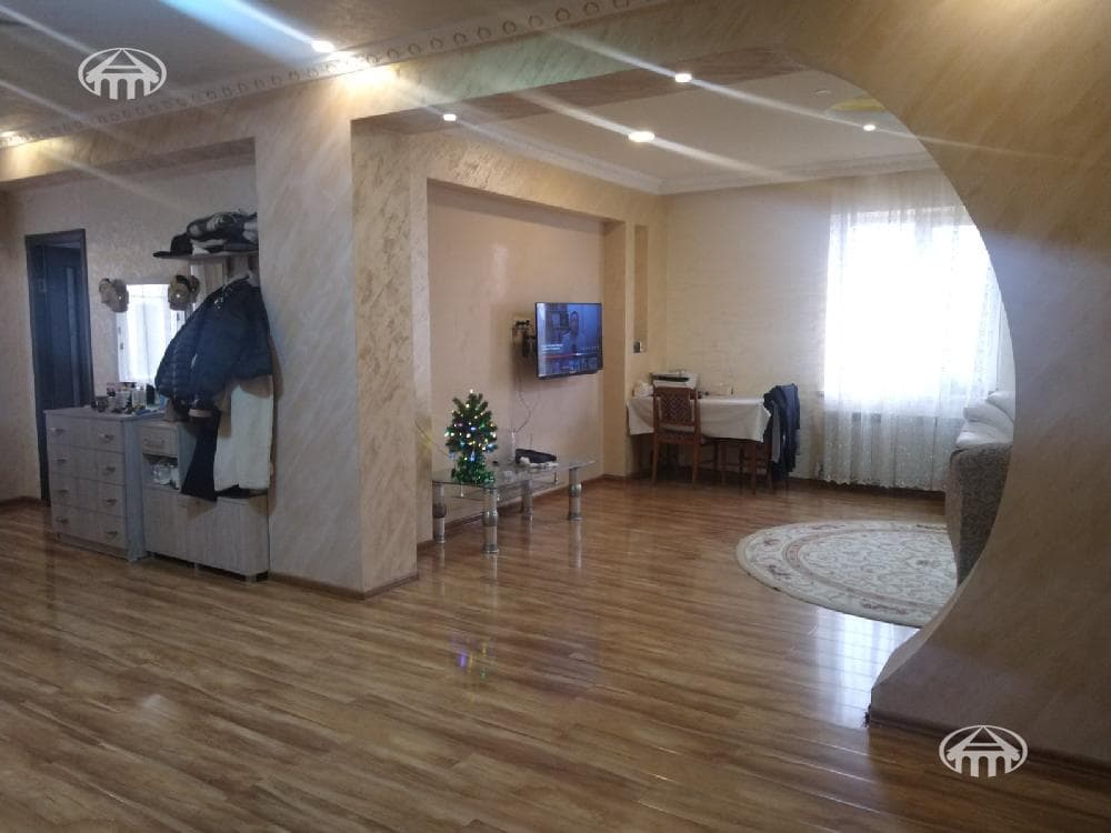 Особняк · 5 комн. · 256 м² · Балаовит