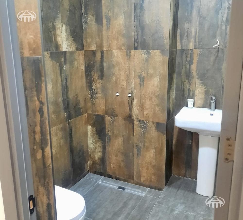 House · 7 rooms · 468 m² · Kentron