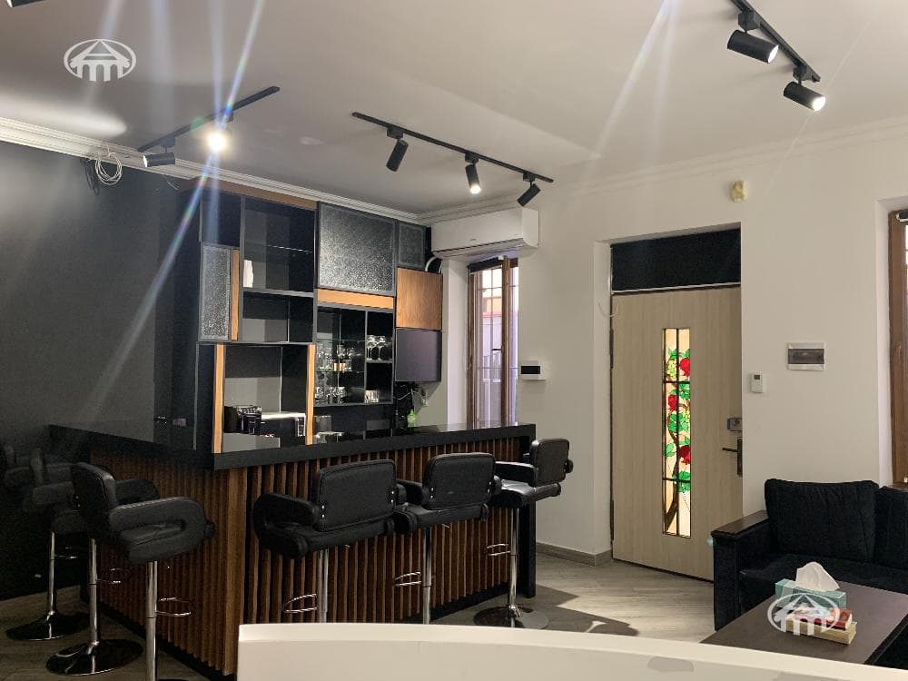 Office · 162 m² · Arabkir