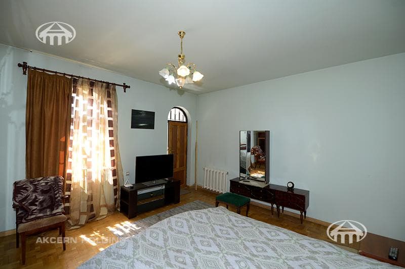 House · 5 rooms · 220 m² · Arabkir