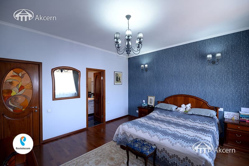 Квартира · 4 комн. · 156 м² · Кентрон
