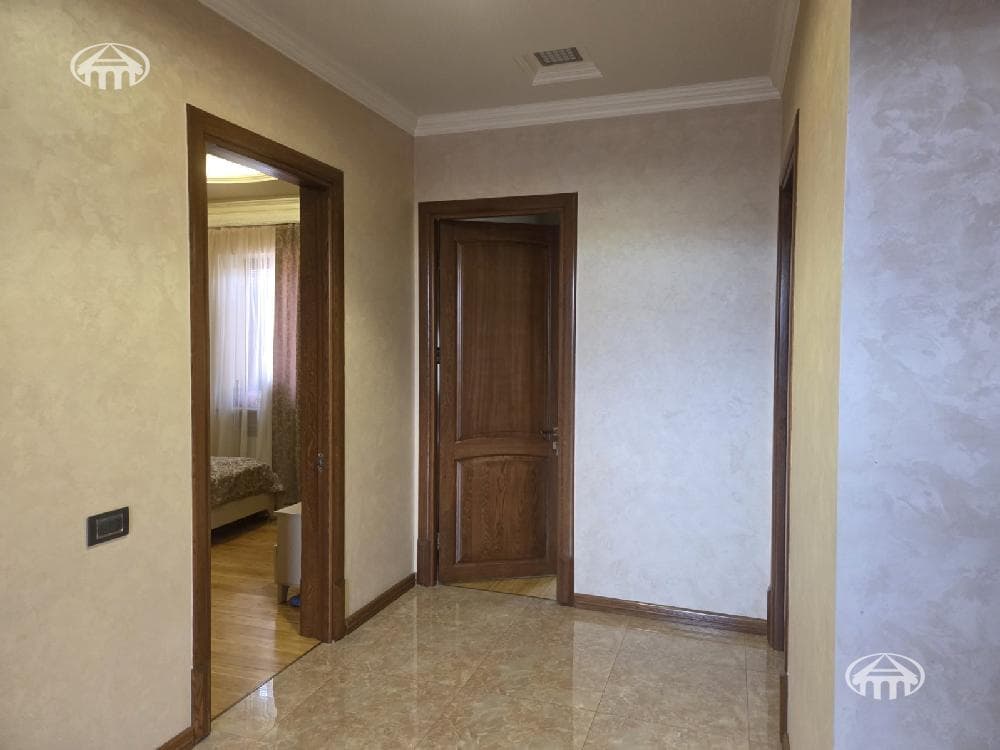 Особняк · 5 комн. · 280 м² · Аджапняк