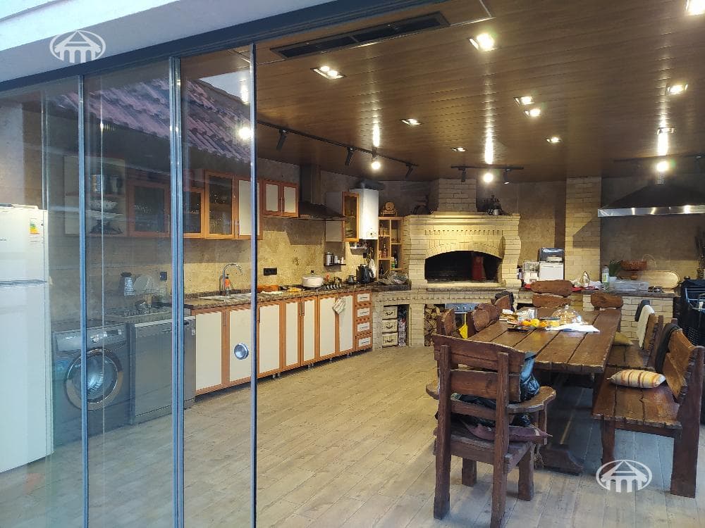 Mansion · 6 rooms · 198 m² · Kanaker-Zeytun