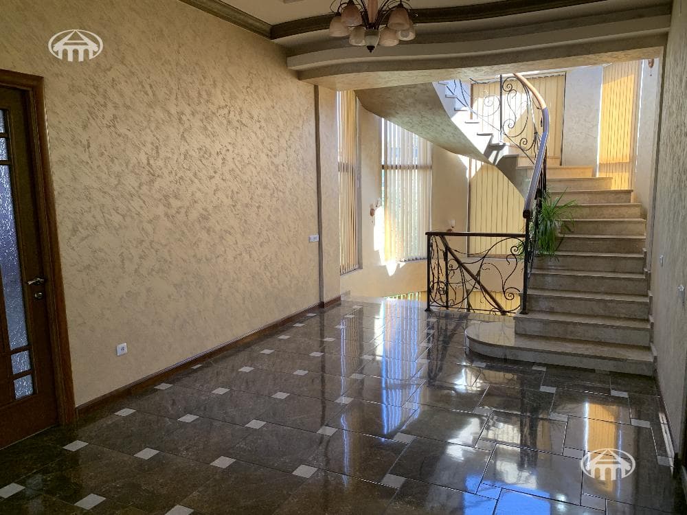 Mansion · 4 rooms · 328 m² · Malatia-Sebastia