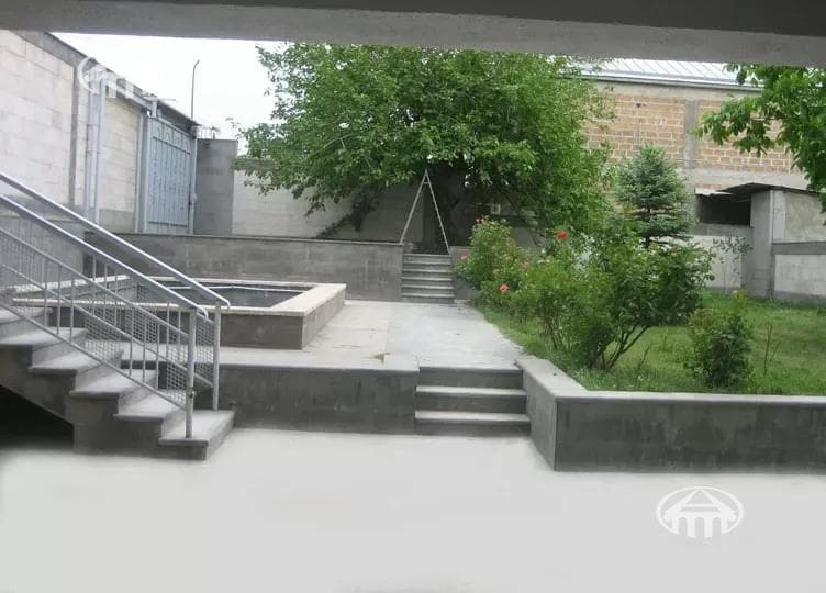 Особняк · 700 м² · Арабкир