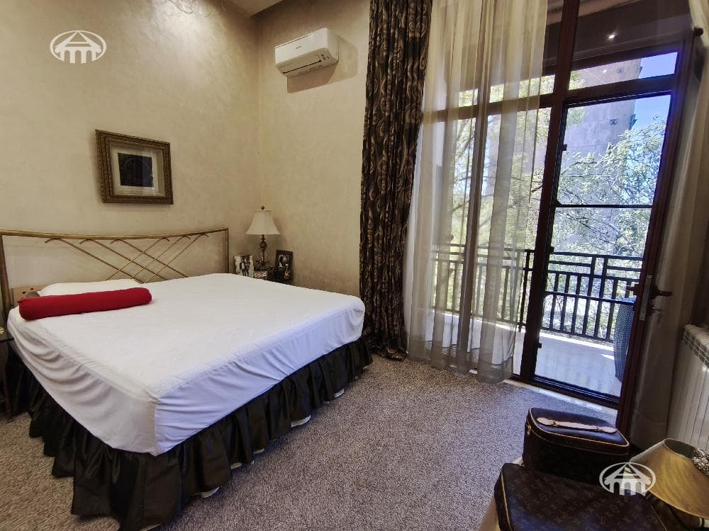Apartment · 4 rooms · 210 m² · Kentron