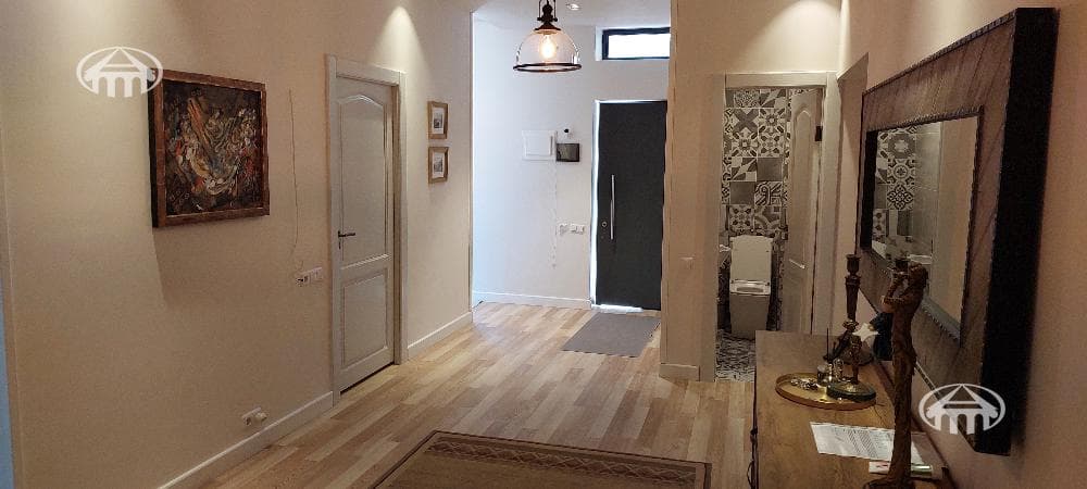 Особняк · 6 комн. · 320 м² · Птгни