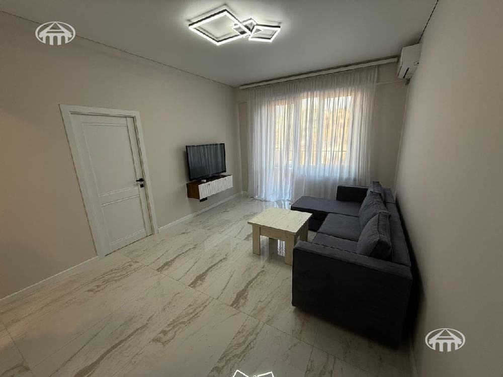Apartment · 2 rooms · 72 m² · Kentron