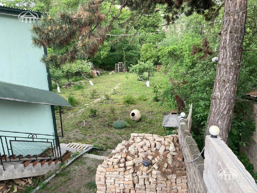 House · 9 rooms · 354 m² · Dilijan