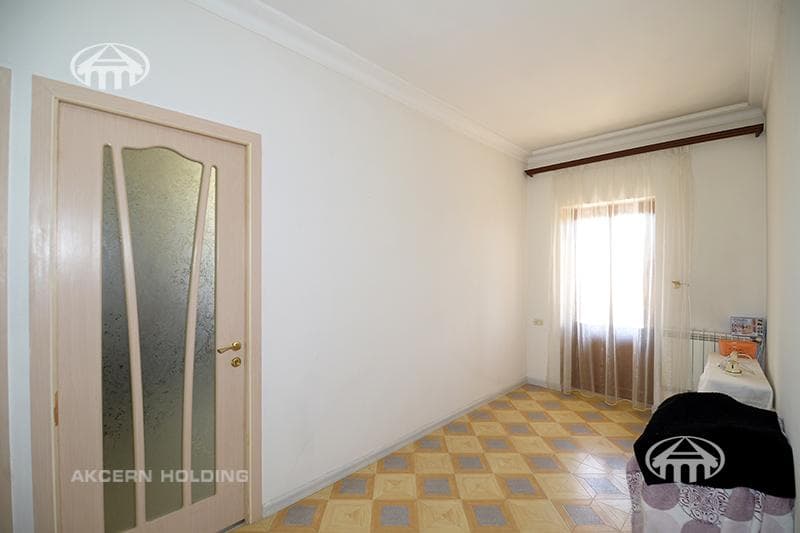 Mansion · 5 rooms · 330 m² · v. Arinj