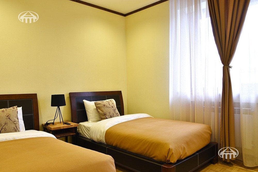 Hotel · 9 rooms · 889 m² · Dilijan