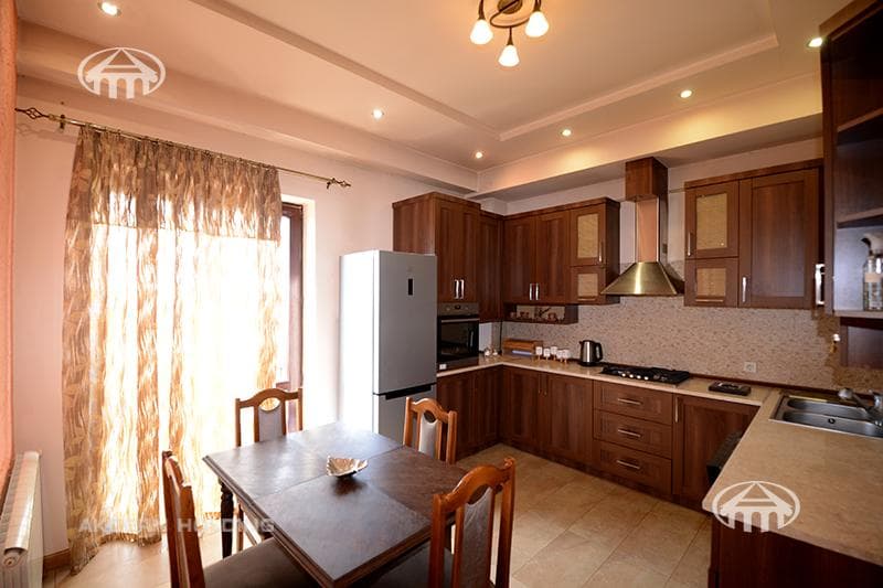 Квартира · 3 комн. · 106 м² · Арабкир