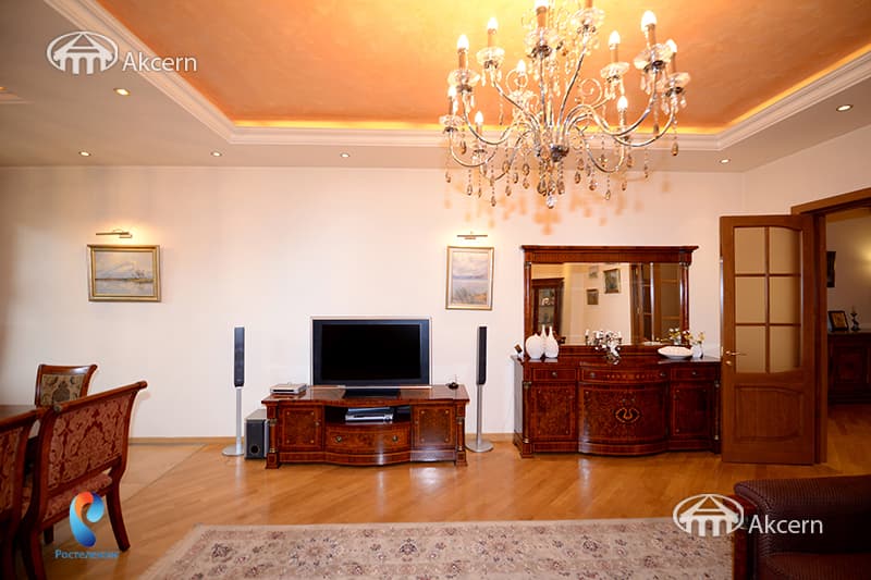 House · 6 rooms · 280 m² · Arabkir