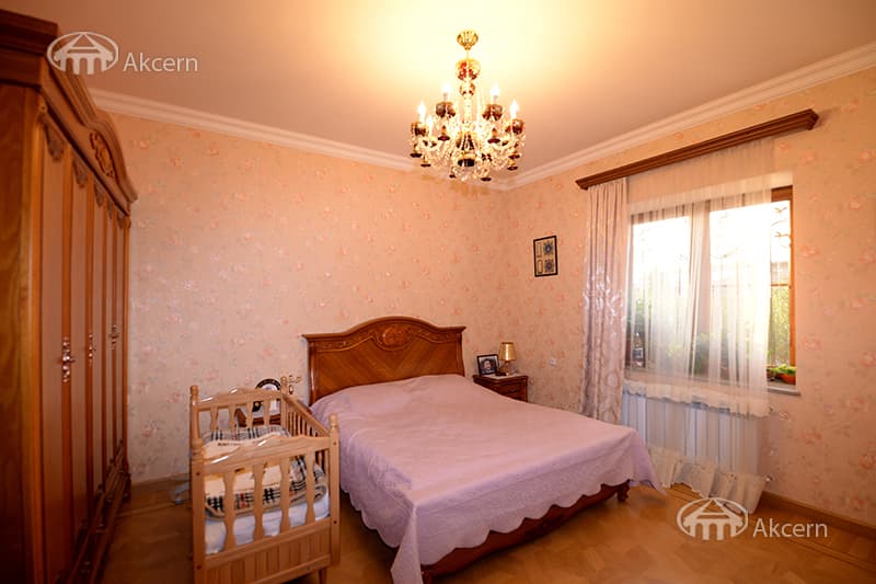 Mansion · 5 rooms · 372 m² · v. Arinj