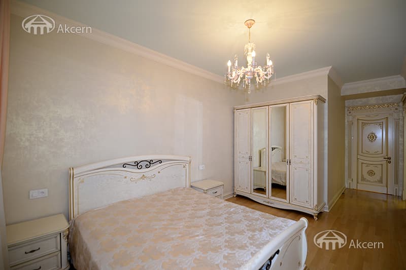 Բնակարան · 5 սեն. · 230 մ² · Կենտրոն