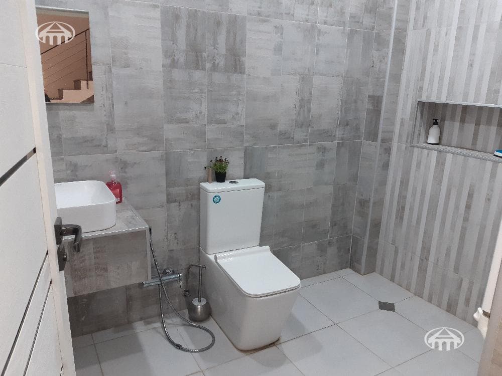 Առանձնատուն · 4 սեն. · 142 մ² · Զովունի