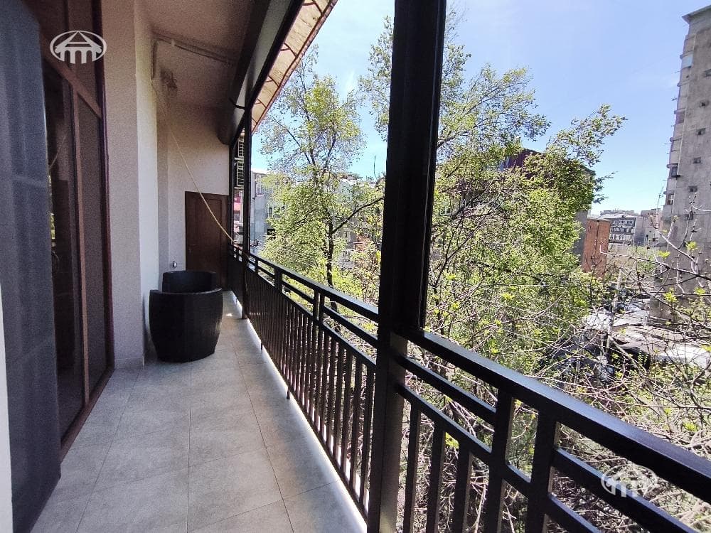 Apartment · 4 rooms · 210 m² · Kentron
