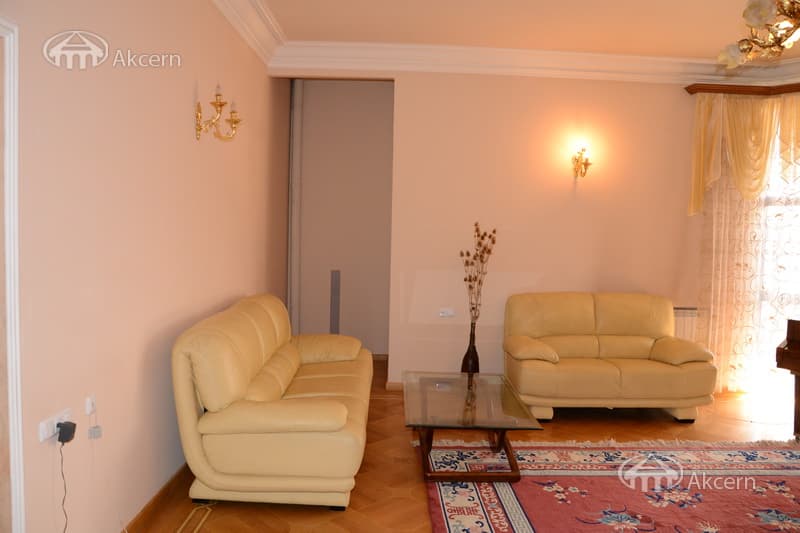 Особняк · 5 комн. · 300 м² · Арабкир