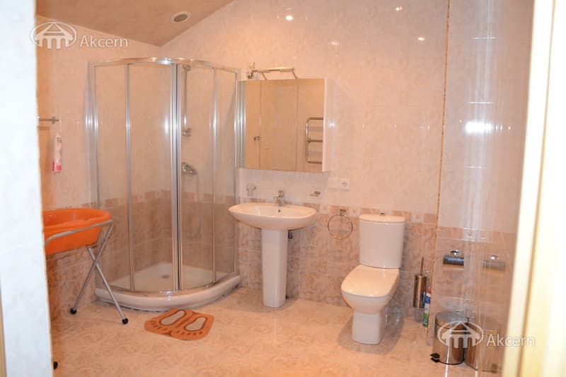 House · 6 rooms · 250 m² · Arabkir