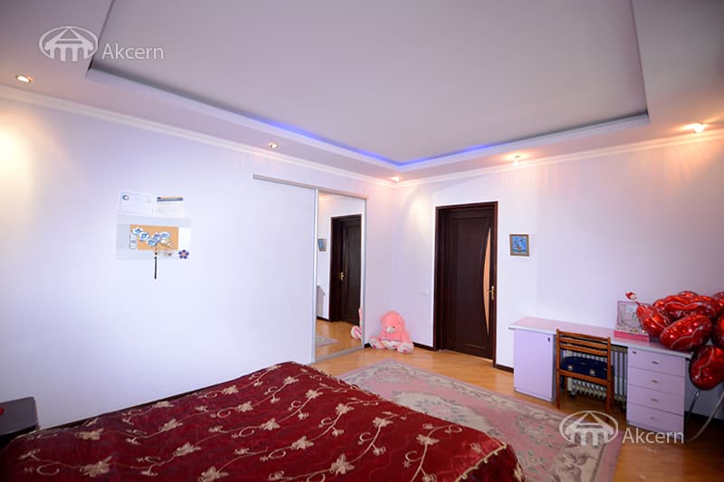 Дом · 5 комн. · 342 м² · Давташен