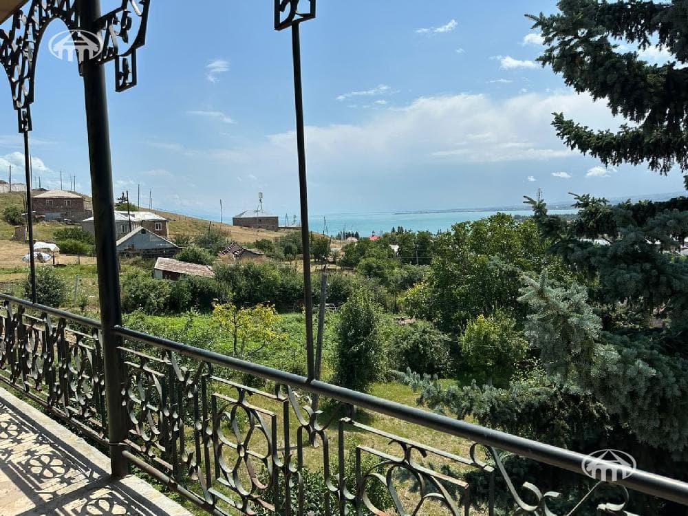 Особняк · 8 комн. · 460 м² · Севан