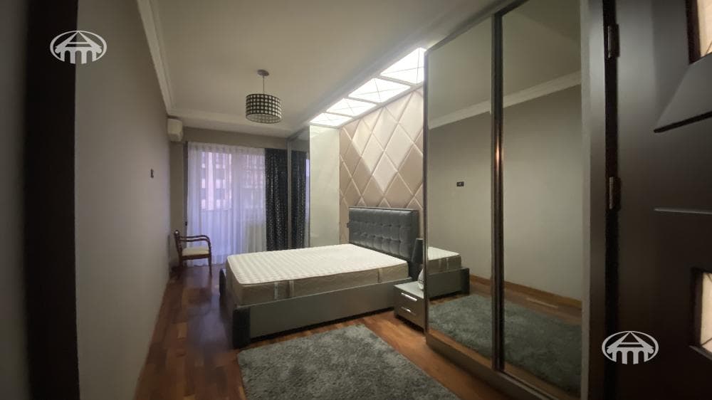 Apartment · 3 rooms · 160 m² · Kentron