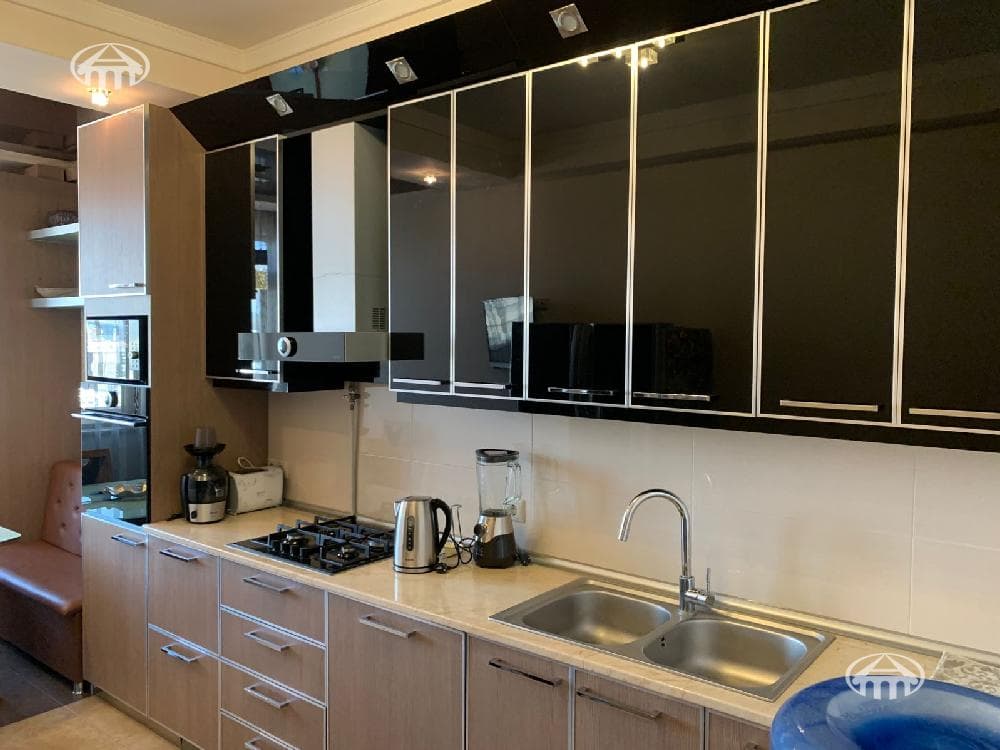 Apartment · 3 rooms · 97 m² · Kentron