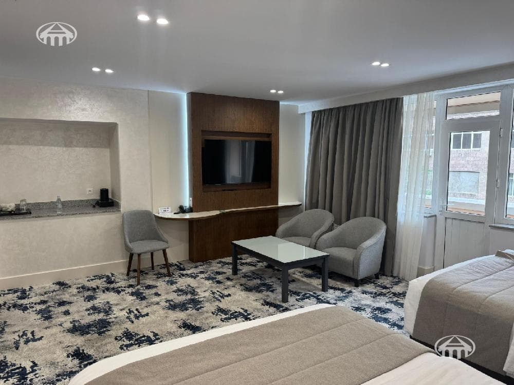 Hotel · 9 rooms · 2,900 m² · Kentron
