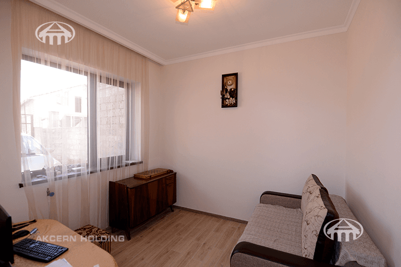 Mansion · 5 rooms · 151 m² · v. Arinj