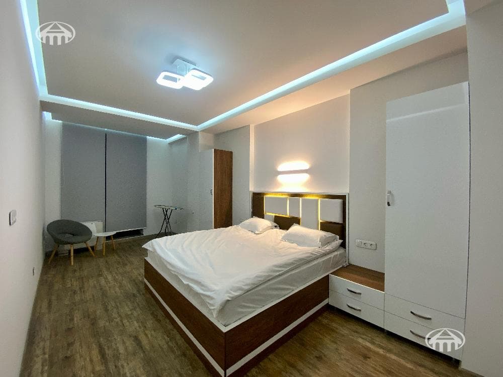 Apartment · 2 rooms · 91 m² · Kentron