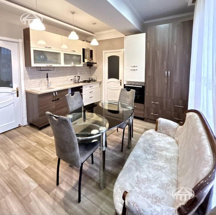 Квартира · 4 комн. · 128 м² · Кентрон