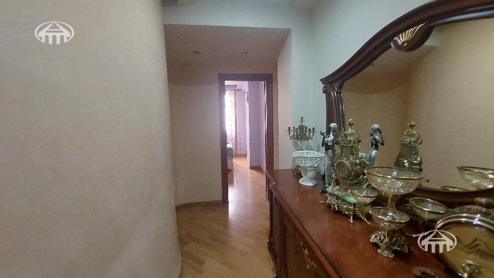 Բնակարան · 4 սեն. · 162 մ² · Կենտրոն