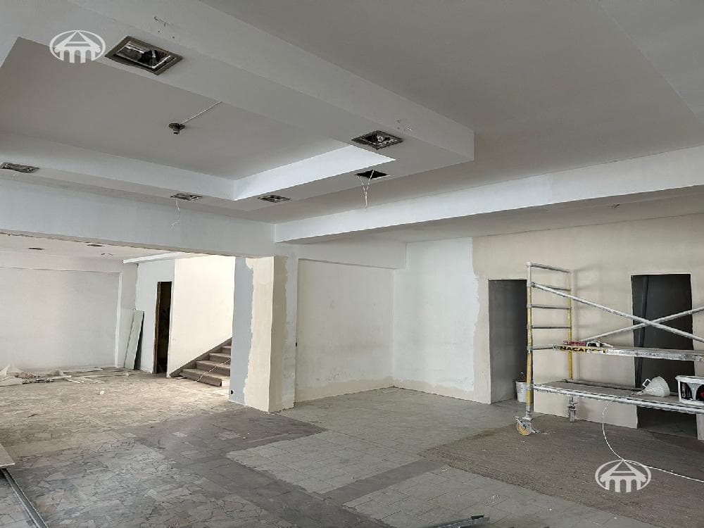 Коммерческая недвижимость · 2 490 м² · Аджапняк