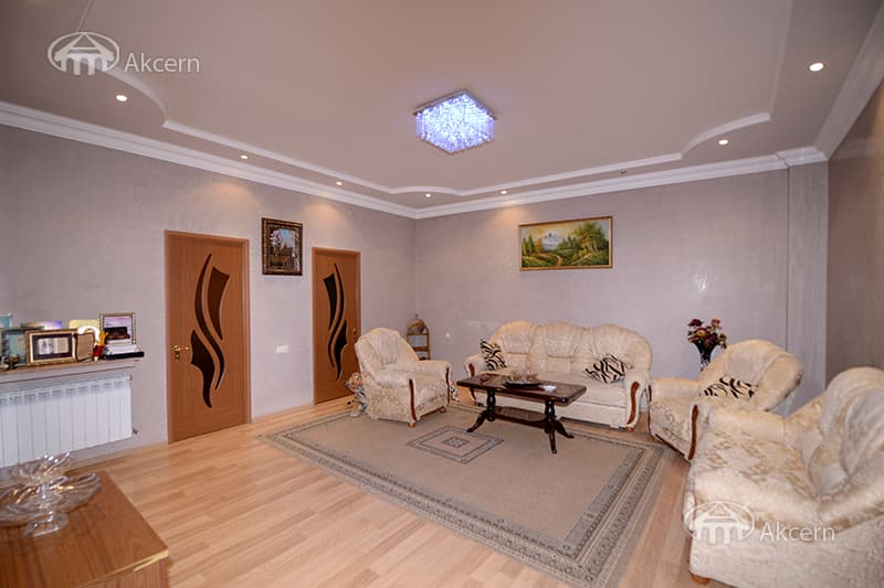 Дом · 240 м² · Эребуни