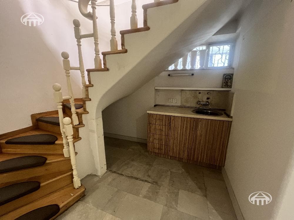 Salon · 4 rooms · 180 m² · Kentron