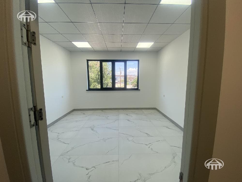Գրասենյակ · 648 մ² · Աջափնյակ