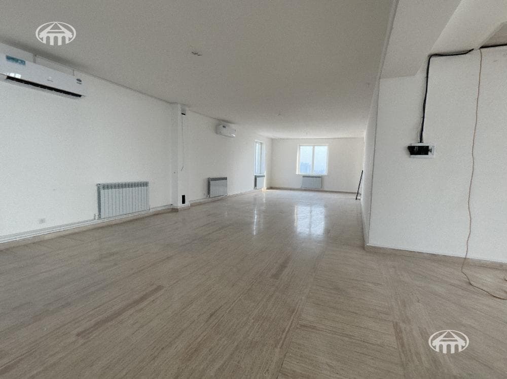 Hotel · 9 rooms · 956 m² · Kentron