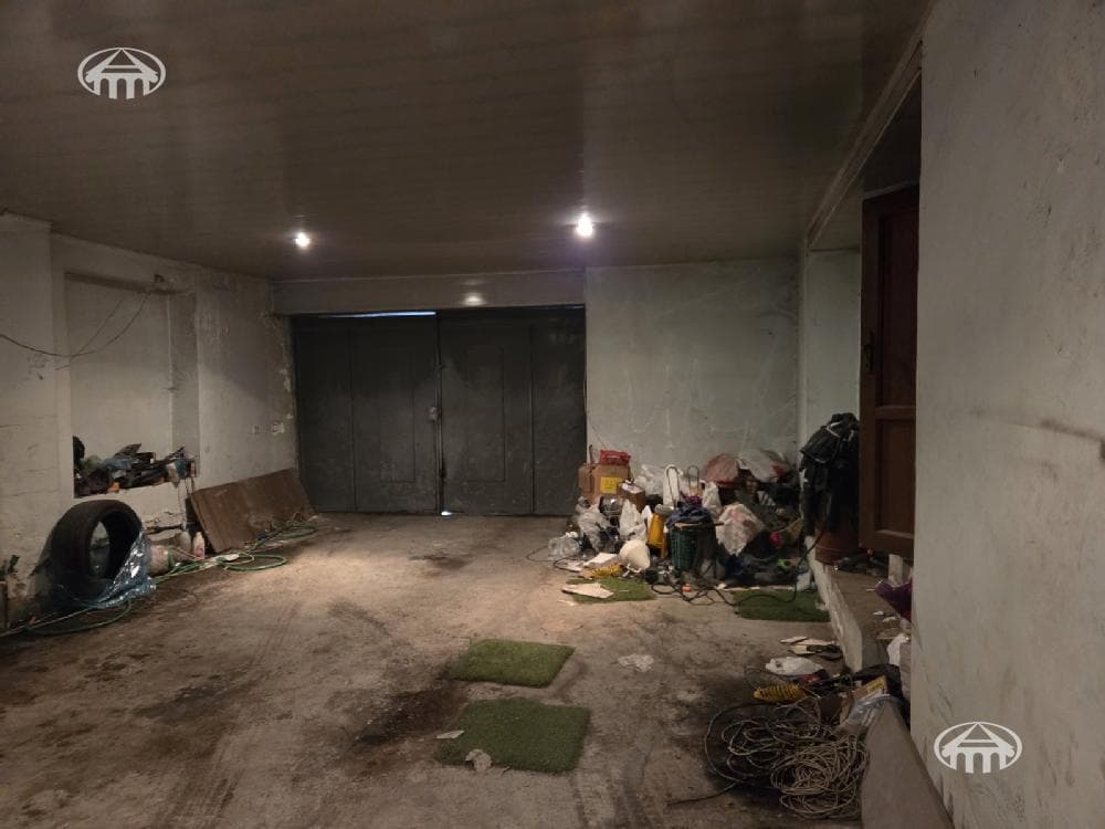 House · 6 rooms · 865 m² · Arabkir