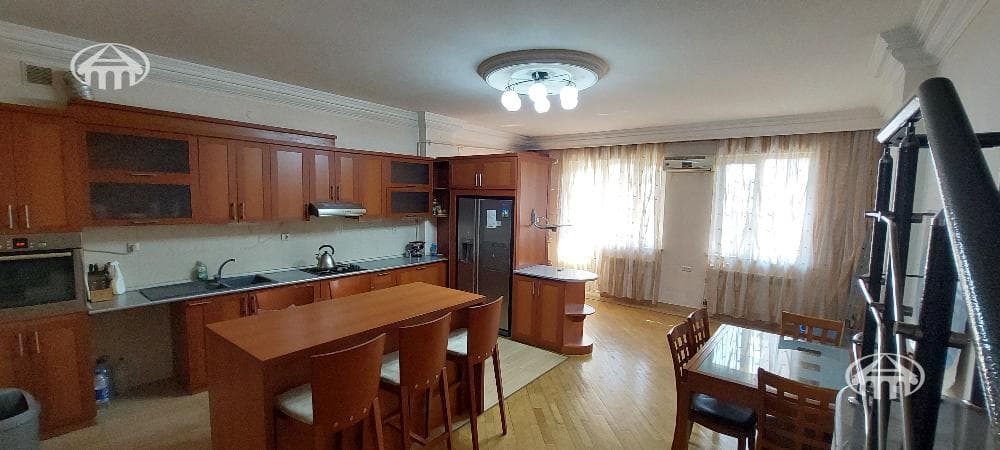 Բնակարան · 4 սեն. · 184 մ² · Կենտրոն