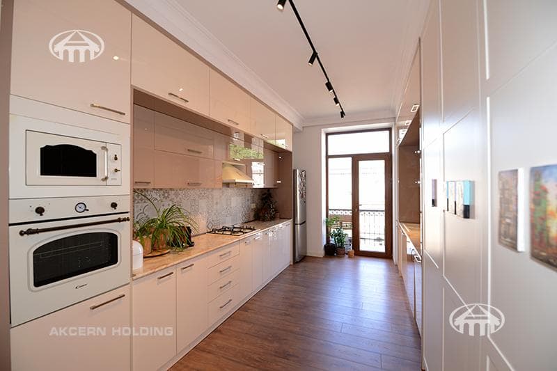 Apartment · 3 rooms · 99 m² · Kentron