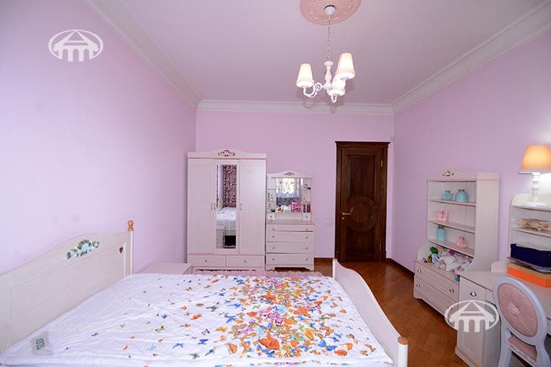Առանձնատուն · 6 սեն. · 360 մ² · Էրեբունի