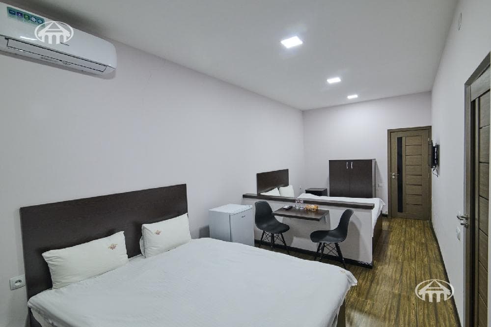 Hotel · 8 rooms · 585 m² · Arabkir