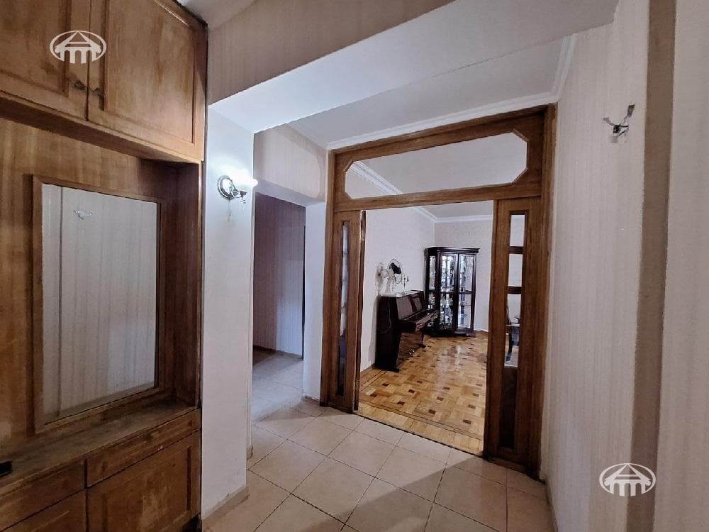 Квартира · 4 комн. · 91 м² · Давташен