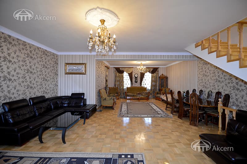 Особняк · 280 м² · Паракар