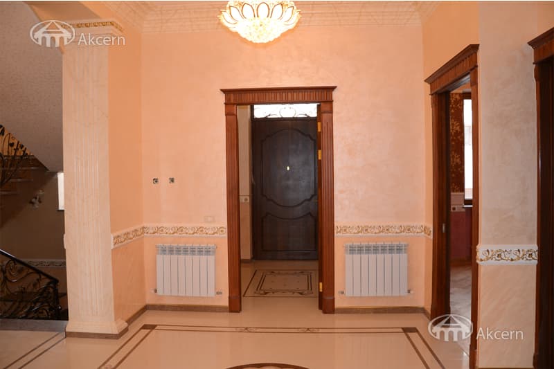 Дом · 5 комн. · 467 м² · Кентрон